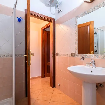 Holiday home - Centro - Free Parking - Giardino - Bbq - Ac - Wi-fi Veloce *